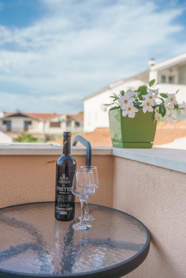 Apartmani Nedoklan Srima Buitenkant foto
